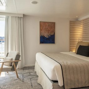 Come aboard the Le Bougainville and discover one of 16 cabin categories on a total of 5 decks that can accommodate 184 passengers. Choose your dream cabin and feel at home on board the Le Bougainville!