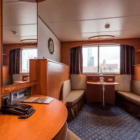 Kommen Sie an Bord der undefined und entdecken Sie eine der 7 Kabinenkategorien auf insgesamt 3 Decks die für 96 Passagiere Platz bieten. Wählen Sie Ihre Traumkabine und fühlen Sie sich auf Ihrer Kreuzfahrt an Bord der undefined wie Zuhause!