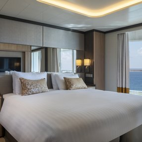 Kommen Sie an Bord der undefined und entdecken Sie eine der 60 Kabinenkategorien auf insgesamt 16 Decks die für 5200 Passagiere Platz bieten. Wählen Sie Ihre Traumkabine und fühlen Sie sich auf Ihrer Kreuzfahrt an Bord der undefined wie Zuhause!