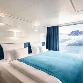 Kommen Sie an Bord der undefined und entdecken Sie eine der 45 Kabinenkategorien auf insgesamt 7 Decks die für 230 Passagiere Platz bieten. Wählen Sie Ihre Traumkabine und fühlen Sie sich auf Ihrer Kreuzfahrt an Bord der undefined wie Zuhause!