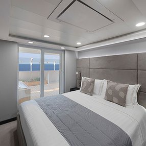 Kommen Sie an Bord der undefined und entdecken Sie eine der 52 Kabinenkategorien auf insgesamt 13 Decks die für 3013 Passagiere Platz bieten. Wählen Sie Ihre Traumkabine und fühlen Sie sich auf Ihrer Kreuzfahrt an Bord der undefined wie Zuhause!