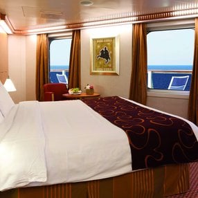 Kommen Sie an Bord der Costa Favolosa und entdecken Sie eine der 67 Kabinenkategorien auf insgesamt 13 Decks die für 3800 Passagiere Platz bieten. Wählen Sie Ihre Traumkabine und fühlen Sie sich auf Ihrer Kreuzfahrt an Bord der Costa Favolosa wie Zuhause!