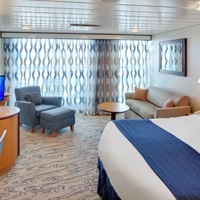 Kommen Sie an Bord der undefined und entdecken Sie eine der 95 Kabinenkategorien auf insgesamt 12 Decks die für 2702 Passagiere Platz bieten. Wählen Sie Ihre Traumkabine und fühlen Sie sich auf Ihrer Kreuzfahrt an Bord der undefined wie Zuhause!