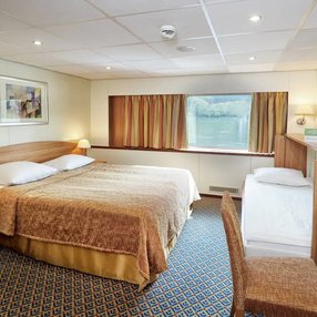 Kommen Sie an Bord der undefined und entdecken Sie eine der 14 Kabinenkategorien auf insgesamt 4 Decks die für 158 Passagiere Platz bieten. Wählen Sie Ihre Traumkabine und fühlen Sie sich auf Ihrer Kreuzfahrt an Bord der undefined wie Zuhause!