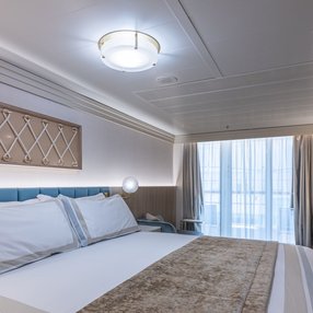 Come aboard the Disney Wonder and discover one of 30 cabin categories on a total of 11 decks that can accommodate 2700 passengers. Choose your dream cabin and feel at home on board the Disney Wonder!