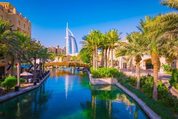 Dubai & Abu Dhabi Tour with Glittering Emirates Cruising