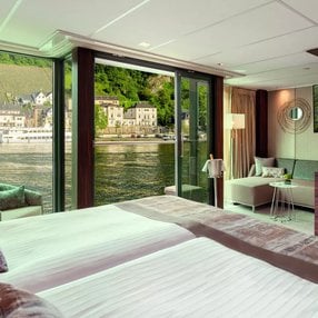 Kommen Sie an Bord der undefined und entdecken Sie eine der 6 Kabinenkategorien auf insgesamt 4 Decks die für 168 Passagiere Platz bieten. Wählen Sie Ihre Traumkabine und fühlen Sie sich auf Ihrer Kreuzfahrt an Bord der undefined wie Zuhause!