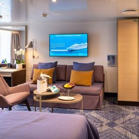 Kommen Sie an Bord der Amadea und entdecken Sie eine der 34 Kabinenkategorien auf insgesamt 8 Decks die für 600 Passagiere Platz bieten. Wählen Sie Ihre Traumkabine und fühlen Sie sich auf Ihrer Kreuzfahrt an Bord der Amadea wie Zuhause!