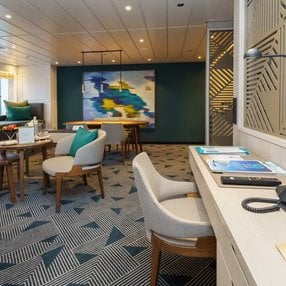 Kommen Sie an Bord der Amera und entdecken Sie eine der 35 Kabinenkategorien auf insgesamt 9 Decks die für 835 Passagiere Platz bieten. Wählen Sie Ihre Traumkabine und fühlen Sie sich auf Ihrer Kreuzfahrt an Bord der Amera wie Zuhause!