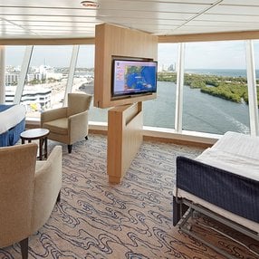 Come aboard the Freedom of the Seas and discover one of 149 cabin categories on a total of 14 decks that can accommodate 4515 passengers. Choose your dream cabin and feel at home on board the Freedom of the Seas!