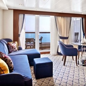 Kommen Sie an Bord der Seabourn Ovation und entdecken Sie eine der 33 Kabinenkategorien auf insgesamt 10 Decks die für 604 Passagiere Platz bieten. Wählen Sie Ihre Traumkabine und fühlen Sie sich auf Ihrer Kreuzfahrt an Bord der Seabourn Ovation wie Zuhause!