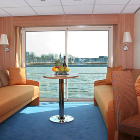 Kommen Sie an Bord der undefined und entdecken Sie eine der 8 Kabinenkategorien auf insgesamt 3 Decks die für 158 Passagiere Platz bieten. Wählen Sie Ihre Traumkabine und fühlen Sie sich auf Ihrer Kreuzfahrt an Bord der undefined wie Zuhause!