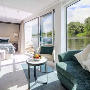 Kommen Sie an Bord der Amadeus Cara und entdecken Sie eine der 6 Kabinenkategorien auf insgesamt 4 Decks die für 170 Passagiere Platz bieten. Wählen Sie Ihre Traumkabine und fühlen Sie sich auf Ihrer Kreuzfahrt an Bord der Amadeus Cara wie Zuhause!