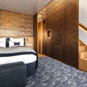 Kommen Sie an Bord der undefined und entdecken Sie eine der 67 Kabinenkategorien auf insgesamt 14 Decks die für 2894 Passagiere Platz bieten. Wählen Sie Ihre Traumkabine und fühlen Sie sich auf Ihrer Kreuzfahrt an Bord der undefined wie Zuhause!