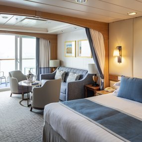 Kommen Sie an Bord der undefined und entdecken Sie eine der 57 Kabinenkategorien auf insgesamt 10 Decks die für 1874 Passagiere Platz bieten. Wählen Sie Ihre Traumkabine und fühlen Sie sich auf Ihrer Kreuzfahrt an Bord der undefined wie Zuhause!