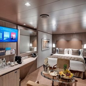 Kommen Sie an Bord der undefined und entdecken Sie eine der 79 Kabinenkategorien auf insgesamt 14 Decks die für 5877 Passagiere Platz bieten. Wählen Sie Ihre Traumkabine und fühlen Sie sich auf Ihrer Kreuzfahrt an Bord der undefined wie Zuhause!