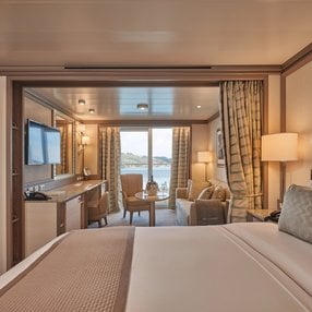 Kommen Sie an Bord der Silver Muse und entdecken Sie eine der 22 Kabinenkategorien auf insgesamt 8 Decks die für 632 Passagiere Platz bieten. Wählen Sie Ihre Traumkabine und fühlen Sie sich auf Ihrer Kreuzfahrt an Bord der Silver Muse wie Zuhause!