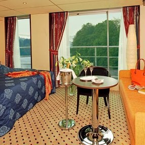 Kommen Sie an Bord der undefined und entdecken Sie eine der 6 Kabinenkategorien auf insgesamt 4 Decks die für 160 Passagiere Platz bieten. Wählen Sie Ihre Traumkabine und fühlen Sie sich auf Ihrer Kreuzfahrt an Bord der undefined wie Zuhause!