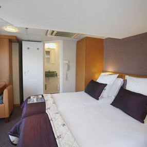 Kommen Sie an Bord der undefined und entdecken Sie eine der 9 Kabinenkategorien auf insgesamt 4 Decks die für 142 Passagiere Platz bieten. Wählen Sie Ihre Traumkabine und fühlen Sie sich auf Ihrer Kreuzfahrt an Bord der undefined wie Zuhause!