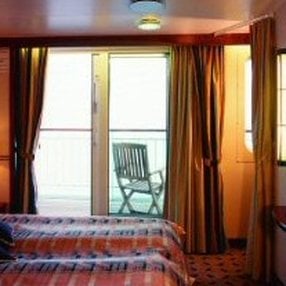 Kommen Sie an Bord der undefined und entdecken Sie eine der 35 Kabinenkategorien auf insgesamt 7 Decks die für 1000 Passagiere Platz bieten. Wählen Sie Ihre Traumkabine und fühlen Sie sich auf Ihrer Kreuzfahrt an Bord der undefined wie Zuhause!