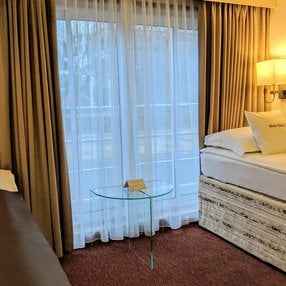 Kommen Sie an Bord der MS Classica und entdecken Sie eine der 8 Kabinenkategorien auf insgesamt 3 Decks die für 110 Passagiere Platz bieten. Wählen Sie Ihre Traumkabine und fühlen Sie sich auf Ihrer Kreuzfahrt an Bord der MS Classica wie Zuhause!