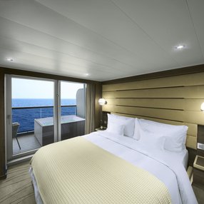 Kommen Sie an Bord der undefined und entdecken Sie eine der 39 Kabinenkategorien auf insgesamt 11 Decks die für 1473 Passagiere Platz bieten. Wählen Sie Ihre Traumkabine und fühlen Sie sich auf Ihrer Kreuzfahrt an Bord der undefined wie Zuhause!