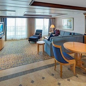 Kommen Sie an Bord der Serenade of the Seas und entdecken Sie eine der 121 Kabinenkategorien auf insgesamt 12 Decks die für 2476 Passagiere Platz bieten. Wählen Sie Ihre Traumkabine und fühlen Sie sich auf Ihrer Kreuzfahrt an Bord der Serenade of the Seas wie Zuhause!
