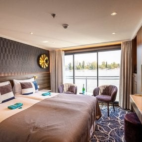 Kommen Sie an Bord der undefined und entdecken Sie eine der 9 Kabinenkategorien auf insgesamt 4 Decks die für 180 Passagiere Platz bieten. Wählen Sie Ihre Traumkabine und fühlen Sie sich auf Ihrer Kreuzfahrt an Bord der undefined wie Zuhause!